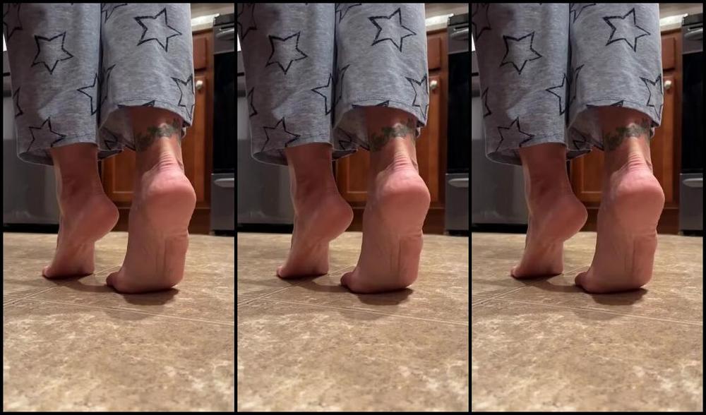 Solemate91 Nicknamed Solemate91 Onlyfans My Exhibitionism Fantasy Your Hidden Camera Watching My Feet While I Work In My Kitchen