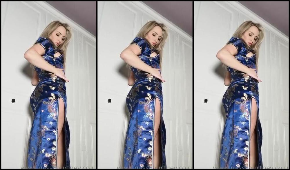 Misscourtneym Onlyfans What Do You Think Of This Dressp