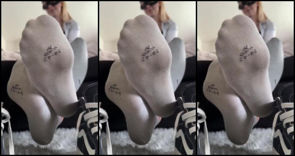 Socksfeet Misstress Nina Onlyfans 05 24 2024 V111 Footstool My Slave Enjoy My Smelly White Socks While I Lie My Feet On Him