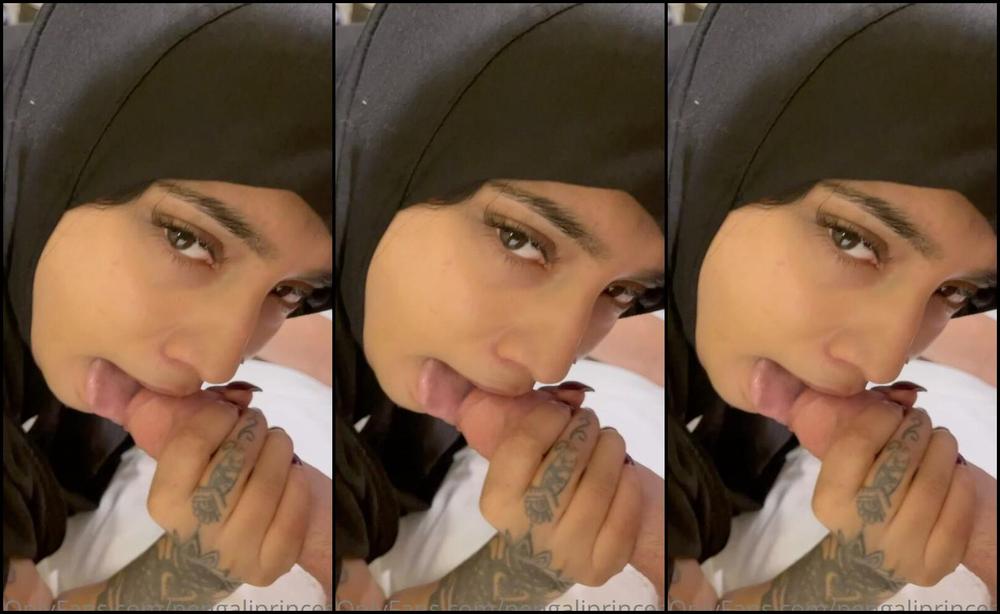 Pengaliprincess Hijabi Maid Gets Caught Masturbating By A Hotel Guest Biglewlew