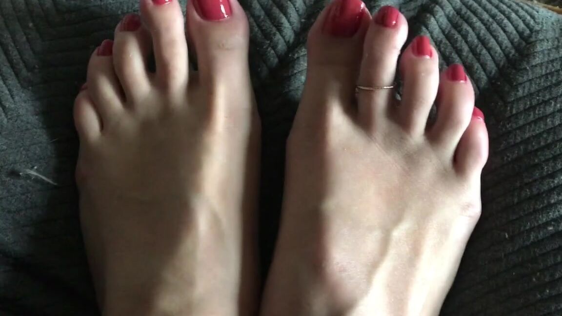 Goddess Gynarchy Ey Foot Freak Perv On My Feet Whilst I Paint My Toen