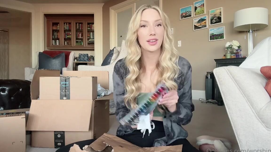 Princess Rene Aka Worshiprene Onlyfans Unboxing Alllll My Christmas Presents 2 Vids Swipe To View Both 1