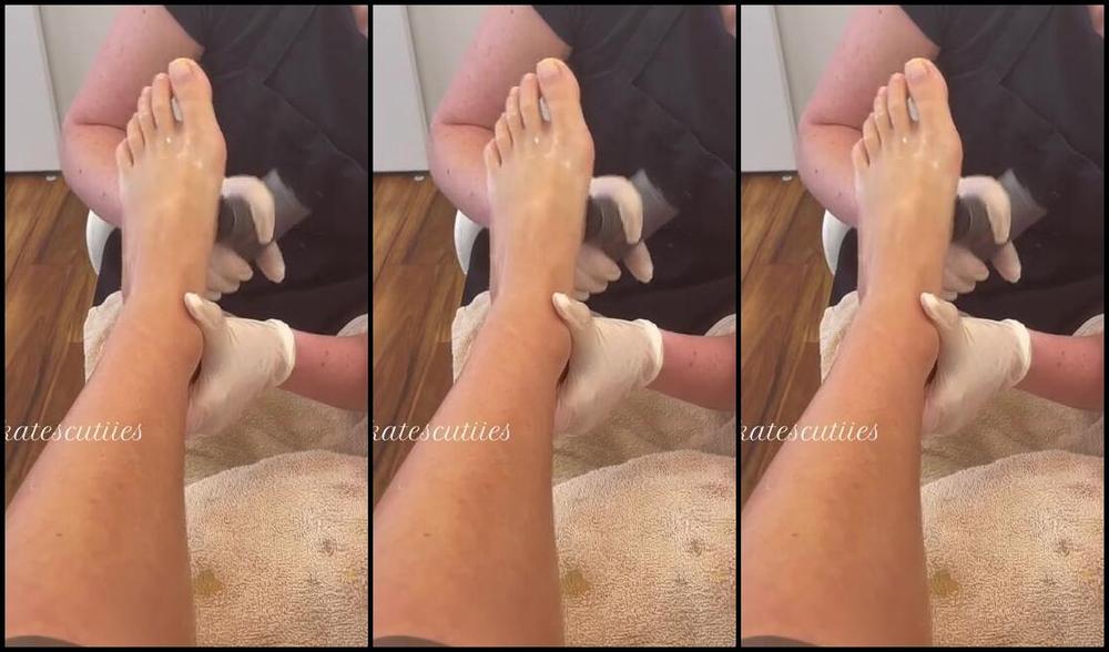 Goddess Kate Aka Katescutiies Onlyfans I Know You Wish Those Were Your Hands Rubbing On My Feet Like That Behind The Scenes At My Pedicure