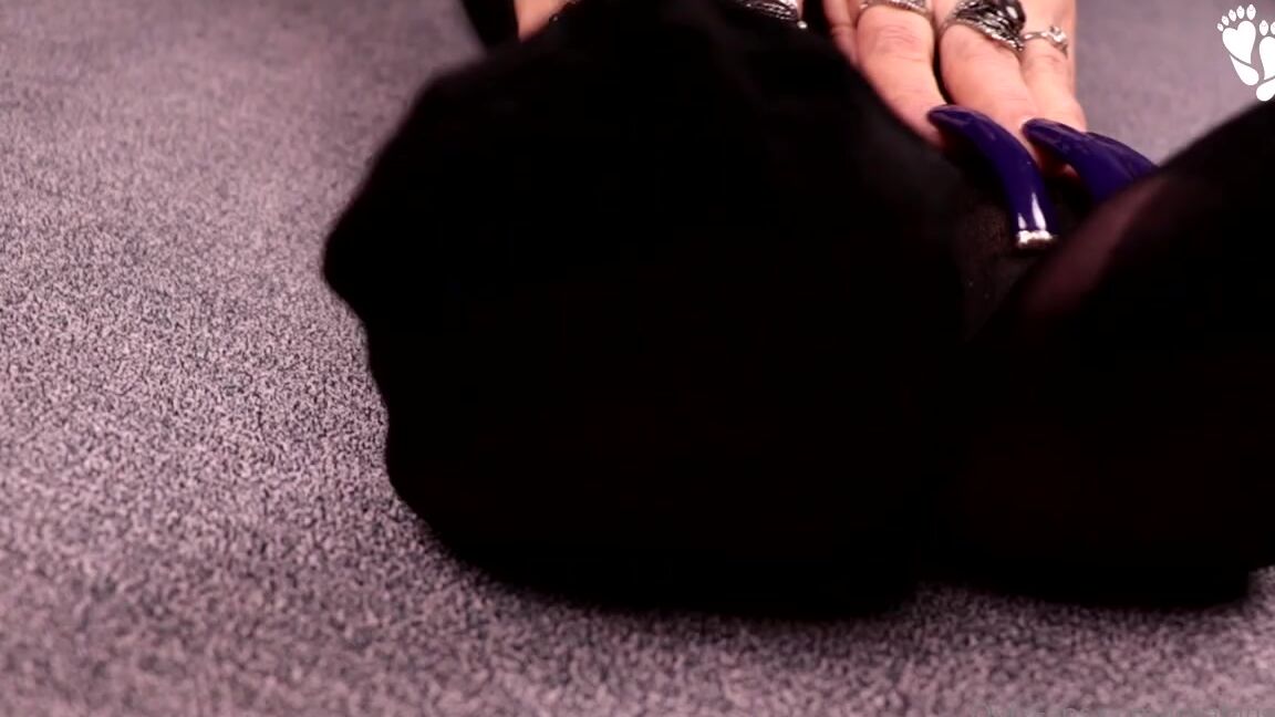 Lora Long Nails Nicknamed Loralongnails Onlyfans Slow Motion Blue Toenails