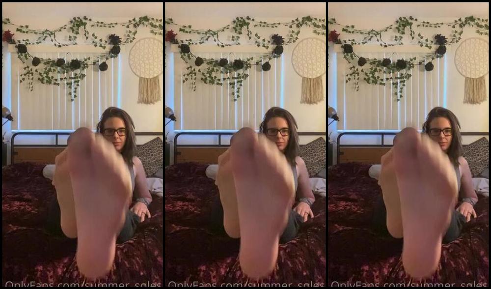 Summer Solesis Nicknamed Summer Solesis Onlyfans I Just Feel Like Rolling Around In Bed And Playing With My Feet
