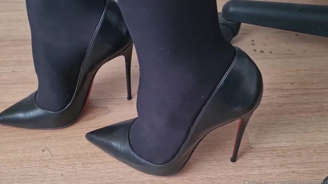 Kats Worn Heels Nicknamed Katswornheels Onlyfans There Is Something Very Satisfying About The Sound Of Slipping On My Louboutins