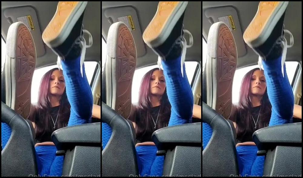 Mssjada Nicknamed Mssjada Onlyfans This One Is For My Foot Worshipers I Just Got Out Of The Gym I Need To Cool Off So I Take