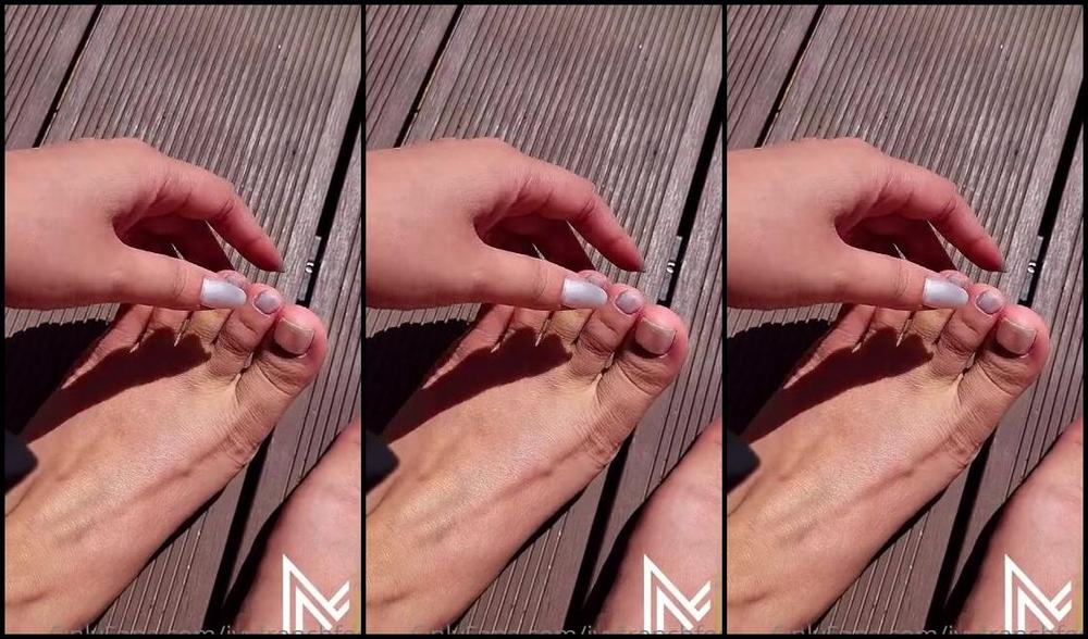 Maitresse Ivy Nicknamed Maitresseivy Onlyfans Petite Vido De Mon Vernis Blanc Au Soleil Ferme La Bouche Y A De La Bave