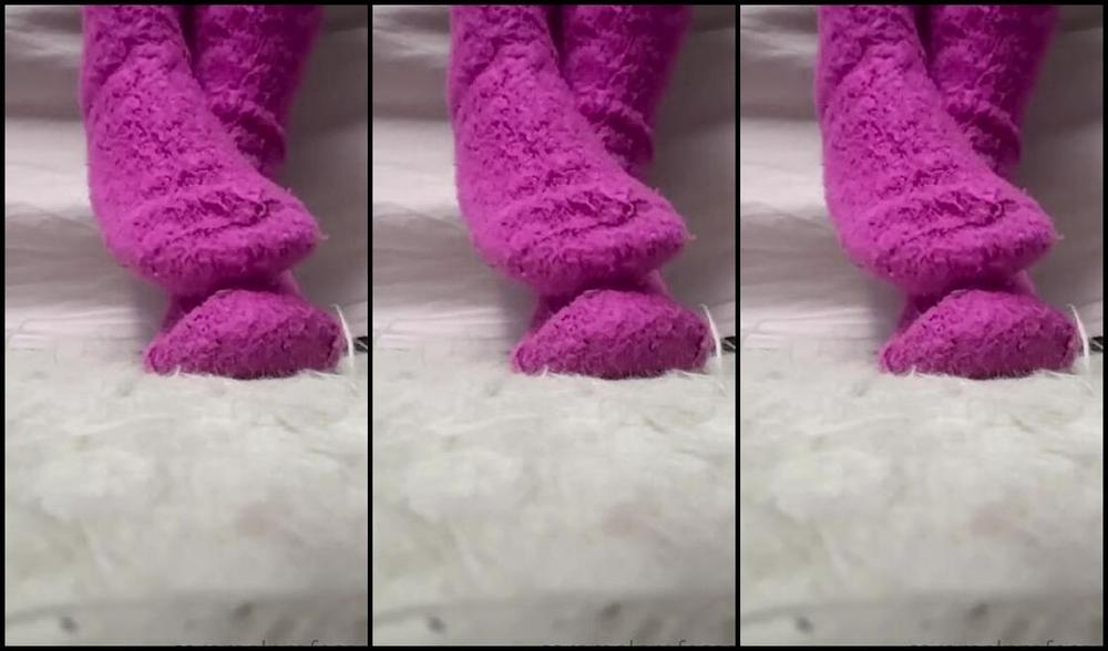 Puja Nicknamed Caramelprofessor Onlyfans What Do You Wear To Bed In Winter These Are My Favourite Pink Warm Socks