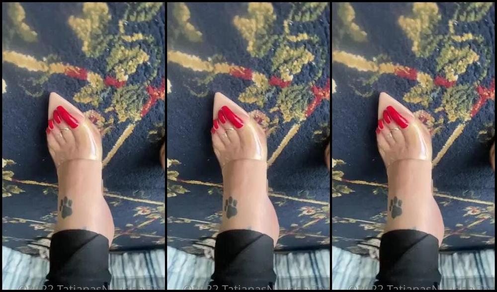 Tatianasnaughtytoes Nicknamed Tatianasnaughtytoes Onlyfans Trying On Some Shoes In The House