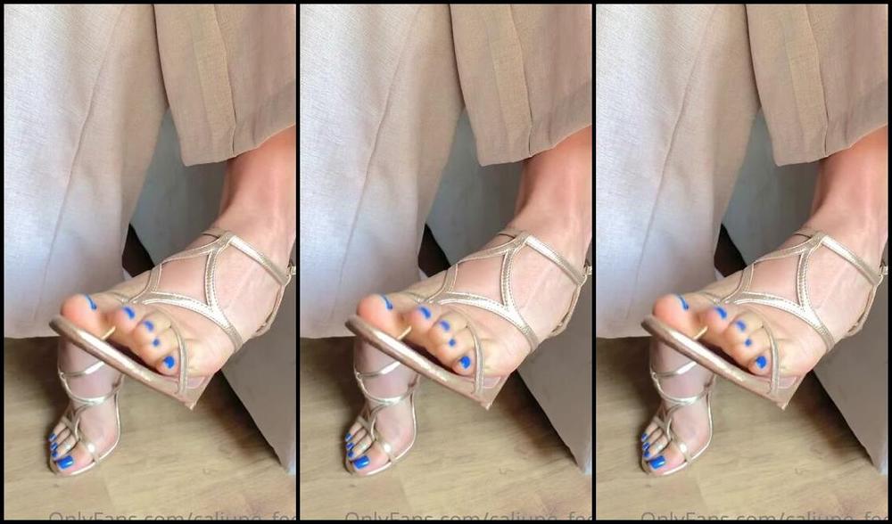 Caliupe Feet Nicknamed Caliupe Feet Foot Fetish 09 02 2022 Onlyfans Video This Morning I Went To A Doctors Appointment With This Outfit And Shoe