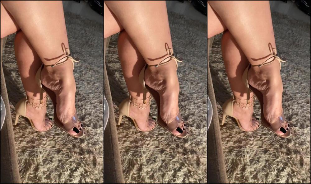 Vickbar 549578375 07 17 2020 Dangling