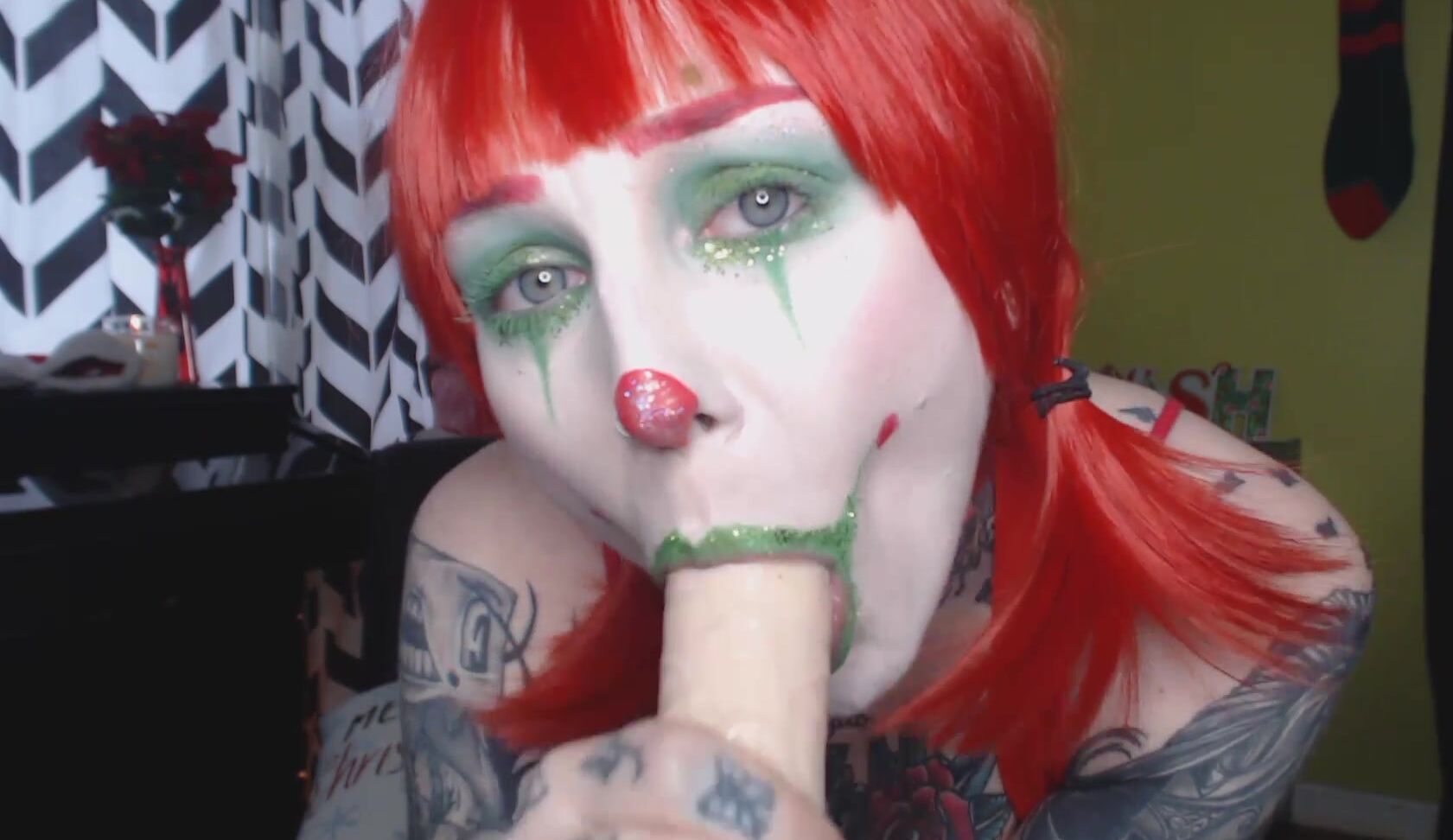 Slutty Spice Christmas Party Clown Daydream