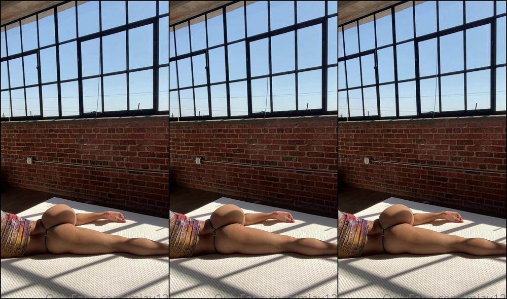 Miav A Little Dance For You In My New Apartment