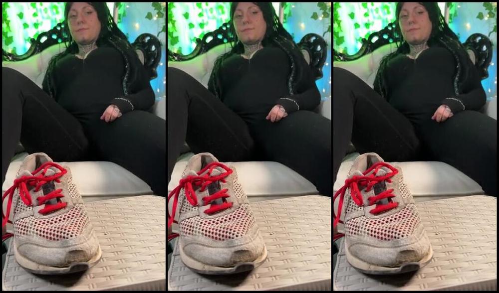 Freakyfjondaxxx 02 12 2025 Onlyfans Video Showing Off My Stinky Feet For You While My Friend Is On Her Phone Next To