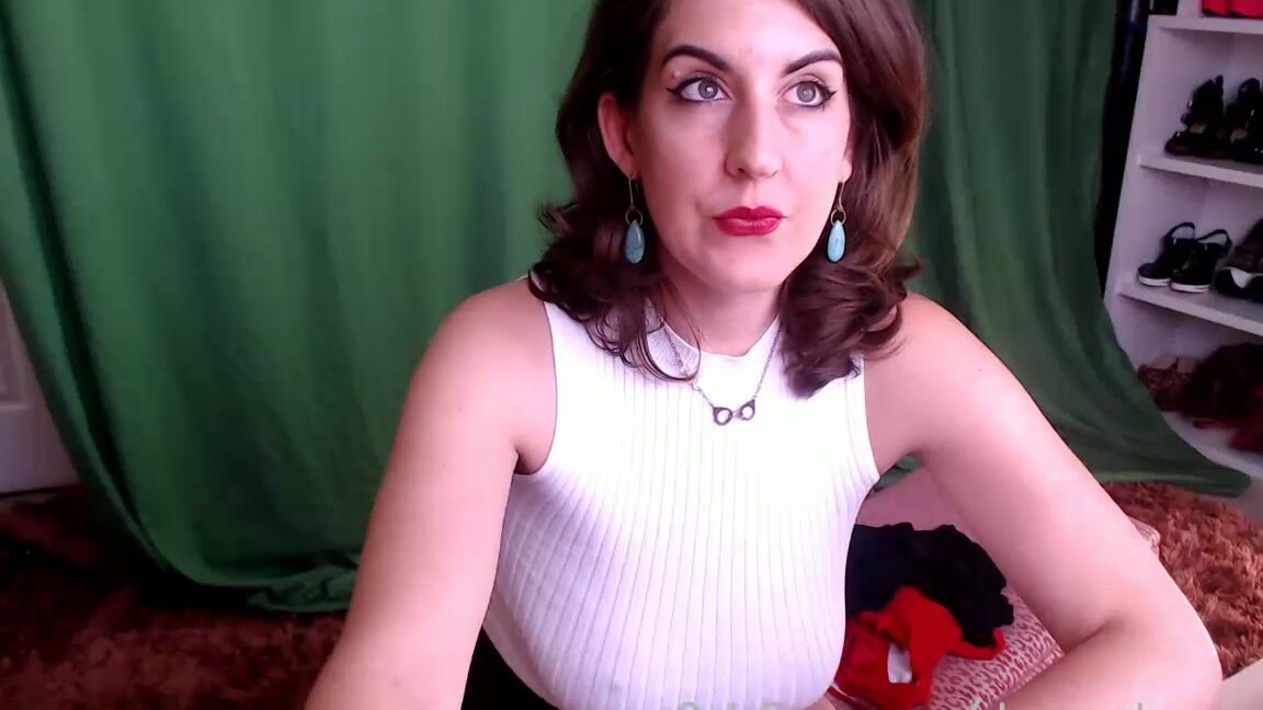 Ms Tomorrow Nicknamed Dommetomorrow Onlyfans Stream Started At 06282021 0418 Pm Monday Morning With Mother Opening Gifts Updates Todays Outf