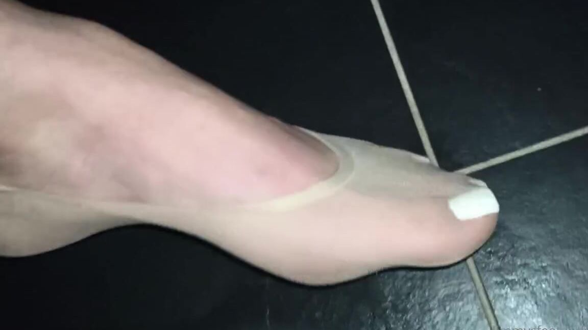 Emmysfeetandsocks Aka Emmyfeetandsocks Onlyfans After A Really Long Day At Work Full Of Sweatp