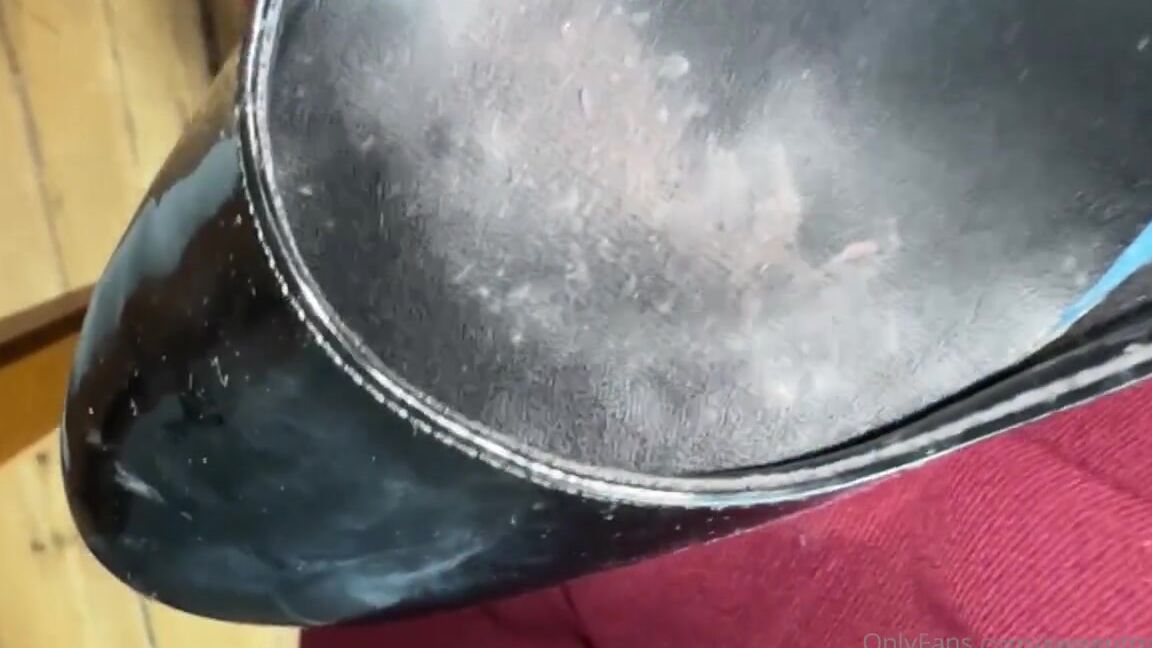 Tomato Juice Kween Nicknamed Kweentomato Onlyfans 03 25 2024 For Shoe Lovers This Clip Is Featuring My Beloved Graceland Patterned Heels Man