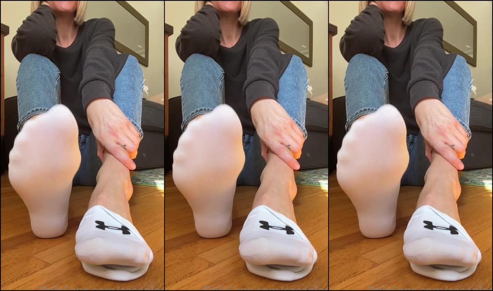 Casanlom Literally Showing Off All The Perfect Angles Of My