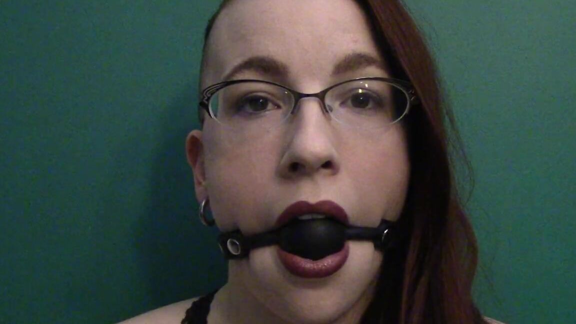 Lilyohriley Ballgag Staring