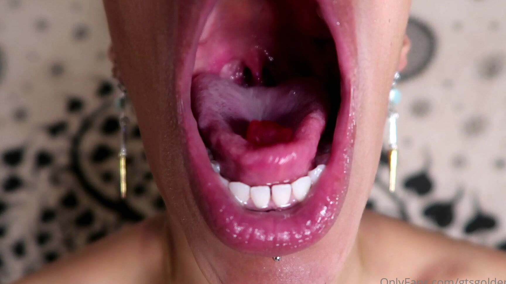 Gtsgoldenlace Gummy Swallow With Focus On My Neck Swallow Action