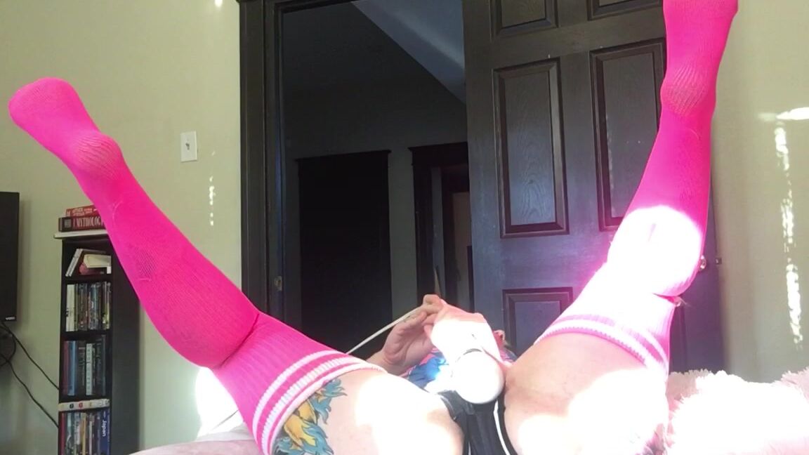 Syren Cove Tattooed Babe Masturbates