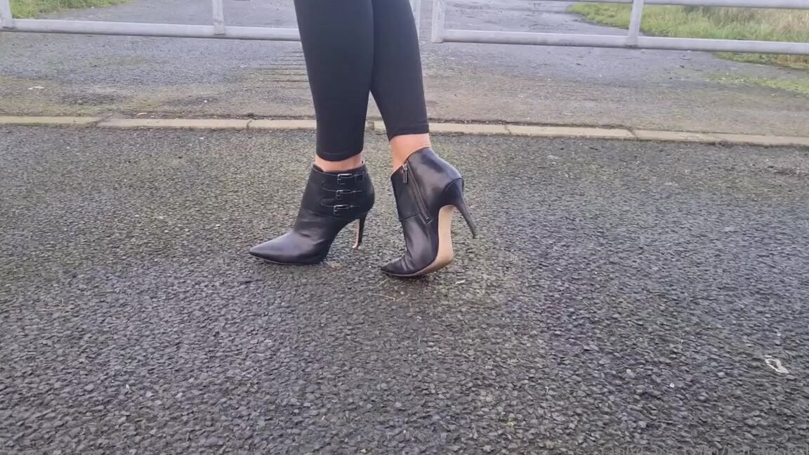 Kats Worn Heels Nicknamed Katswornheels Onlyfans Out Christmas Shopping In My Black Leather Michael Kors Ankle Boots I Love These Boots Soft