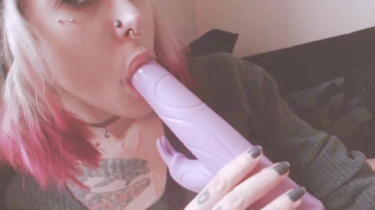 Skulliee Oral Fixation