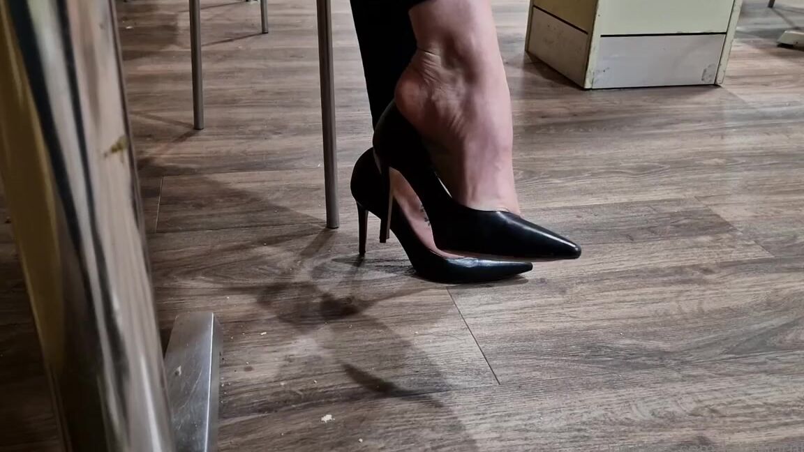 Kats Worn Heels Nicknamed Katswornheels Onlyfans Some Under Table Shoeplay And Dangling