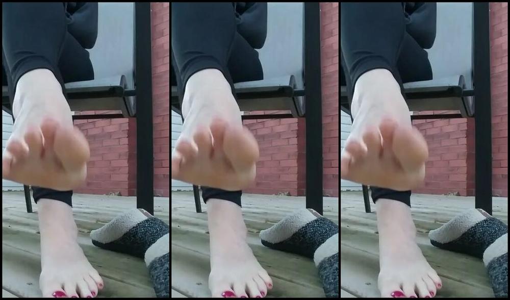 Sloans Paws Nicknamed Sloan Paws 10 12 2019 Onlyfans Video Some Outdoor Toe Wiggling Amp Teasing