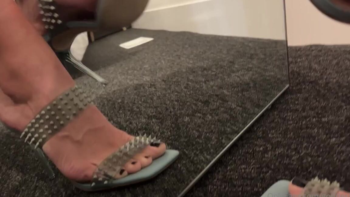 Goddess Kloe Nicknamed Goddesskloe 08 27 2023 Onlyfans Video Get Real Close And Youll Feel The Spikes Scraping Across Your Face