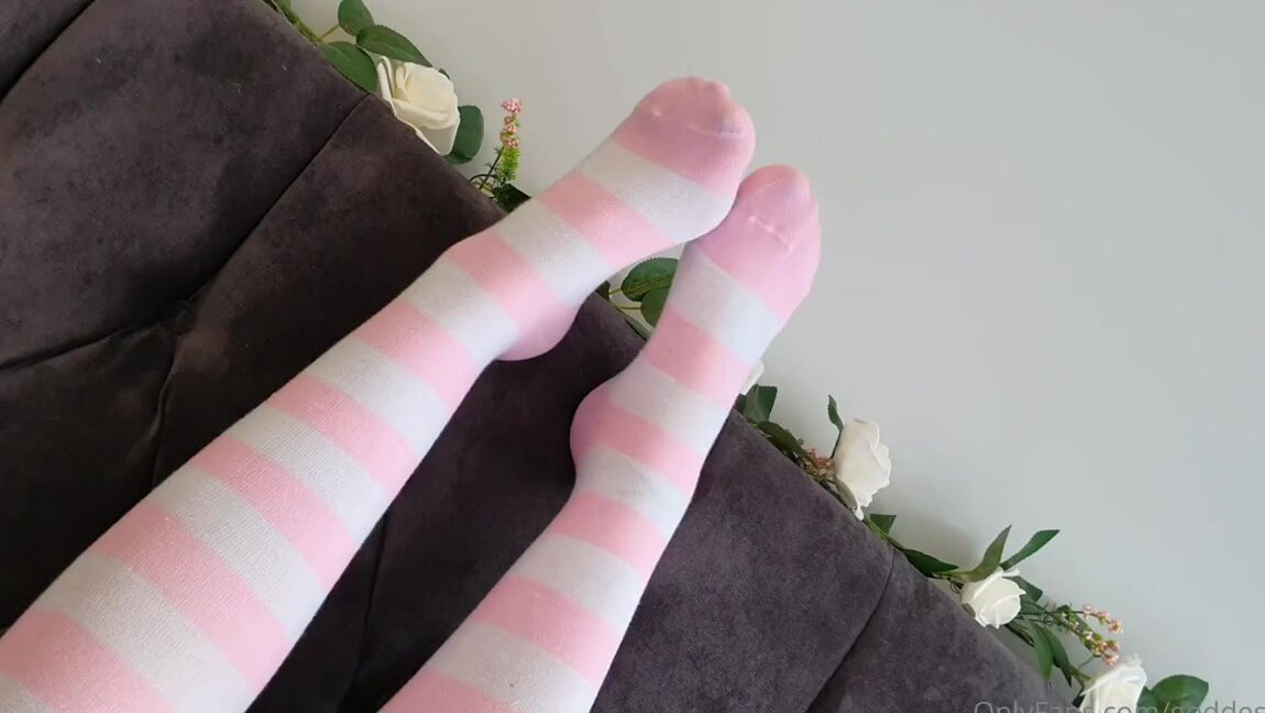 Miss Evie Lock Nicknamed Missevielock Onlyfans I Have These Sexy Knee High Socks In Like So Many Different