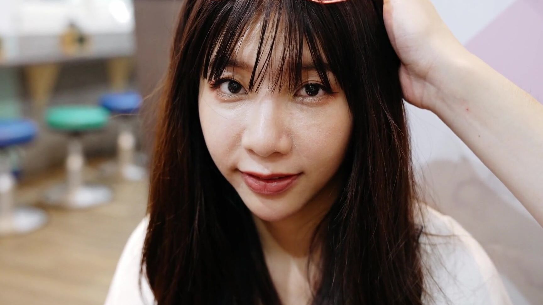 MonMon went on vacation, met a guy and fucked him!