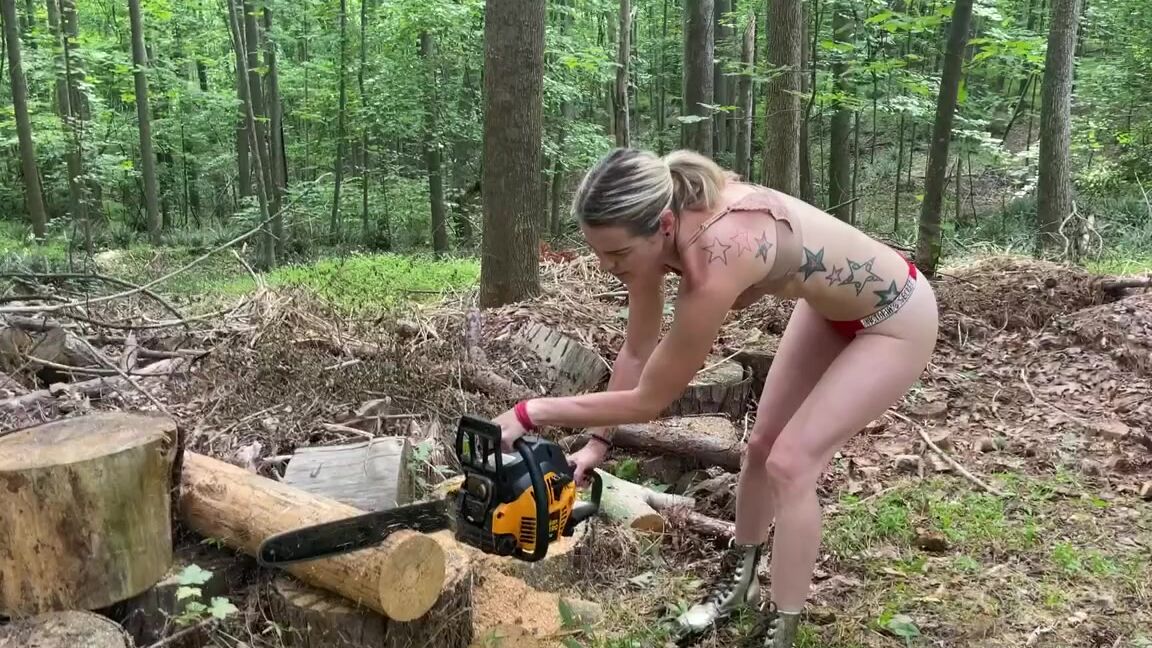 Kodyevans Onlyfans A Girl And Her Chainsawwanna Come Closer To