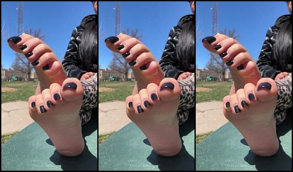 Goddess Pussyfoot Aka U186296307 Onlyfans Barefoot At The Park Joi You Park Your Car And You See Me On The Park Bench Barefoot You Can T Bna