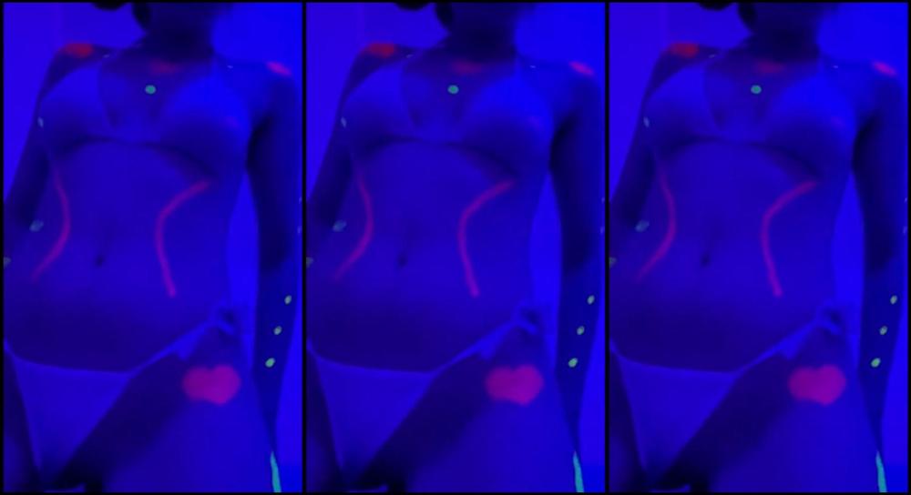 BerryBabe69 Neon Sex in Bluelight Pornhub