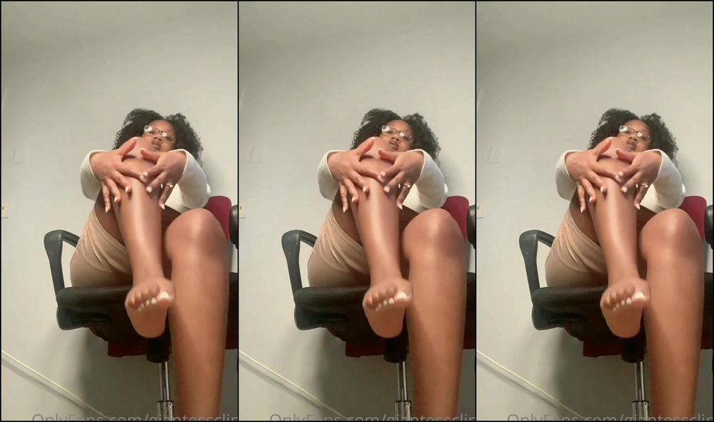 Giantessclips Check Out Xio As Your New Giantess Therapist How Will She Treat You Now That You Re Shru