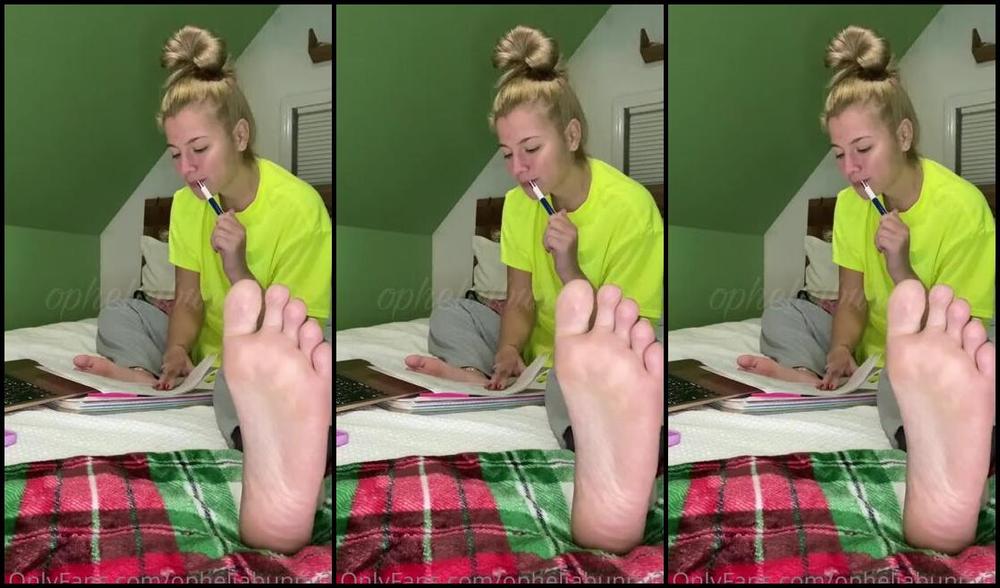 Goddessophelia Onlyfans I Ll Give You A Fj As Long As You Do My Homework