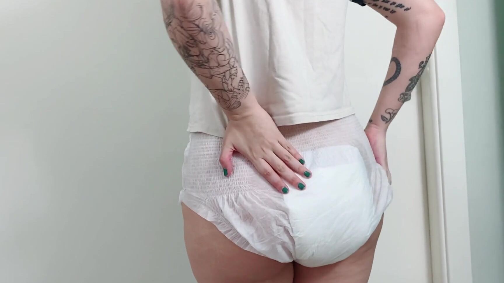 Desperation, Diaper Fetish, Jeans Fetish, Jeans/Pants Wetting, Pee accidental-pee-on-diaper-wets-jeans ManyVids