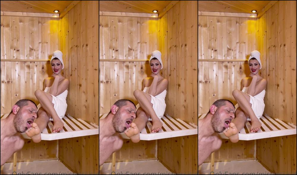 mistressiside-24-03-2021-2042895175-worship-your-queen-s-feet