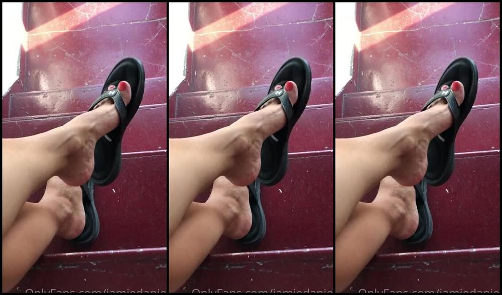 Jamiedaniels Onlyfans Some Flip Flop Shoe Dangling In My Stairwell Sometimes I Need To Escape The Apartment For A Few M 1P