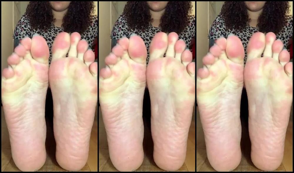 Natasha Aka Vibez3 Onlyfans What Do You Prefer To Be Teased With Bare Wiggly Soles Or Drenched Wiggly Soles