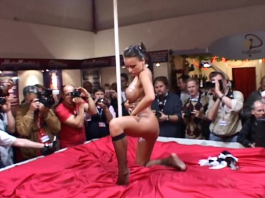 Christinaventura Public Nuditynaomi Cole