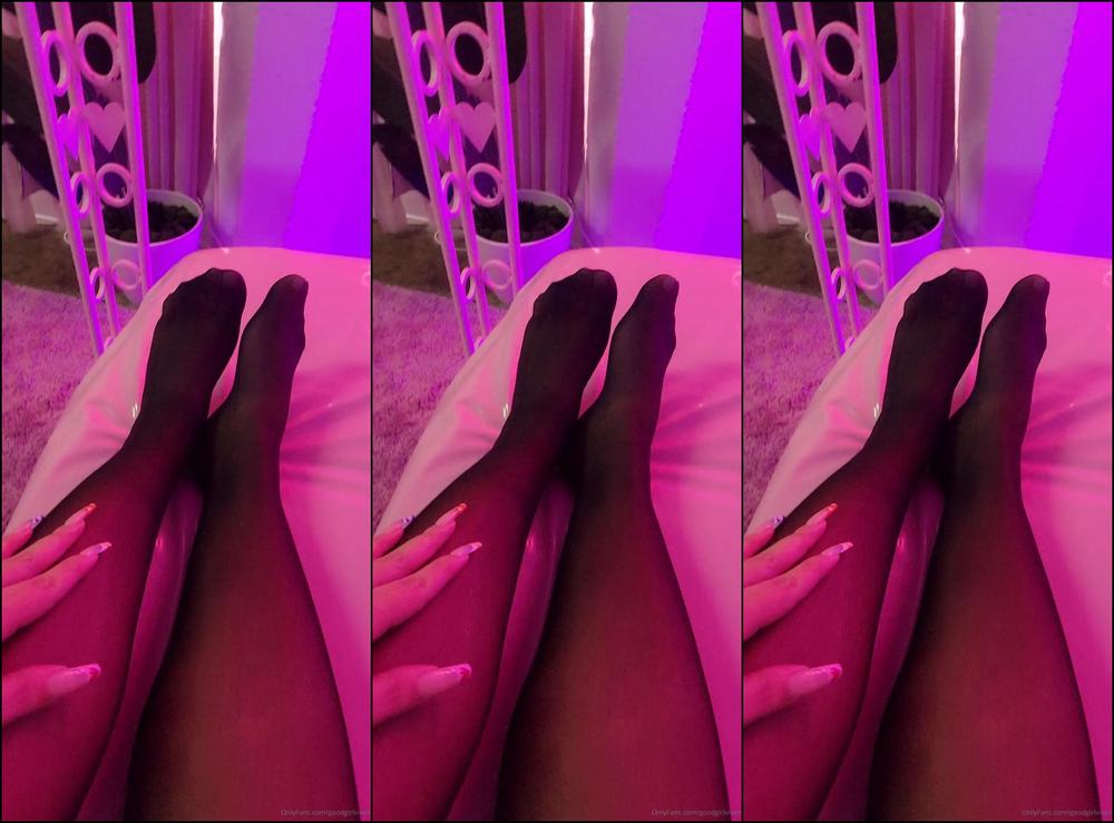 Goodgirlvixen 2784915760 03 28 2023 Just A Little Appreciation For My Legs In Stockings My Good Boys Keep My Stocking Closet