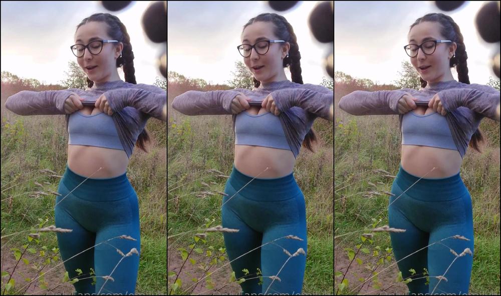 emilyhill-25-10-2021-2256413622-i-love-sending-you-vids-like-this-in-the-middle-of-the-day