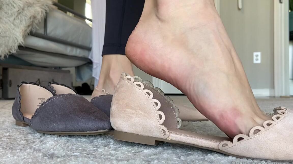 Ivorysoles Onlyfans 12 06 2021 My Slave Of An Ex Boyfriend Is Sort Of Addicted To Buying Me Flats Lol Ip