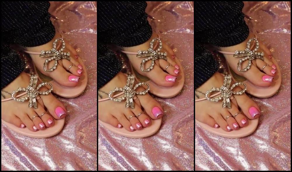 Footsiegalore 02 20 2025 Onlyfans Video Let Me Unwrap These Beautiful Sandals From My Sexyfeet And I Want You To Hold N