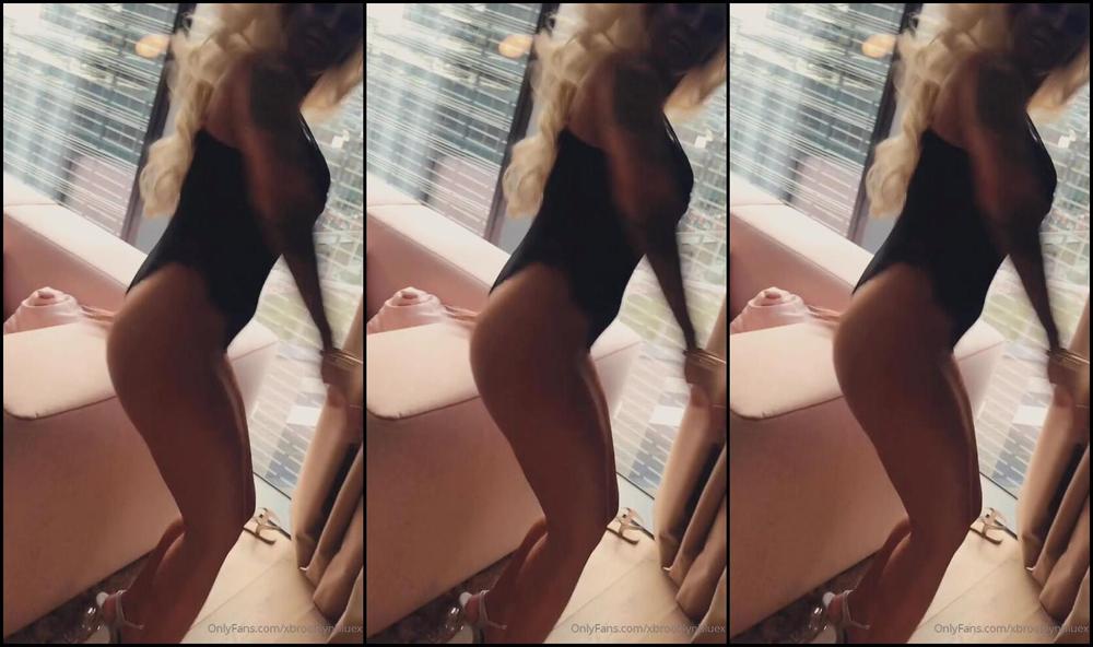 Xbrooklynbluex Let Me Strip For You And Tease You This Lunchtime Here S A Sensual Striptease For Yo