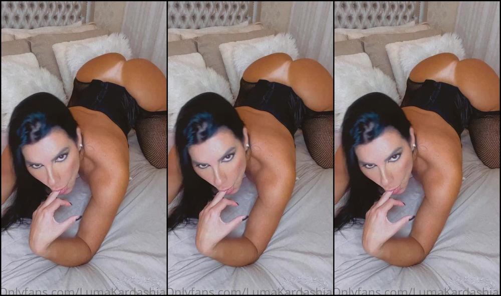 Lumakardashianvip 2477274062 06 04 2022 Mostrando A Raba Os Seios E Brincando Bem Safada E Tarada Arrasta Para O Lado