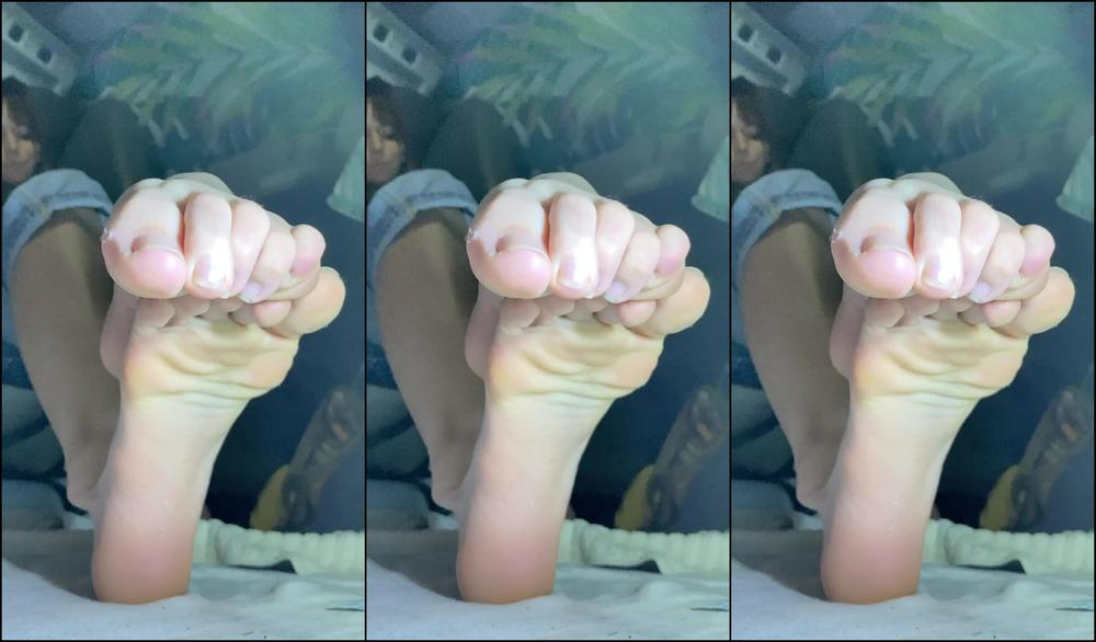 Goddesstalltasha 2381253278 03 03 2022 The Van Life Love Watching Myself Run My Feet On Each Other Would Be Fun To